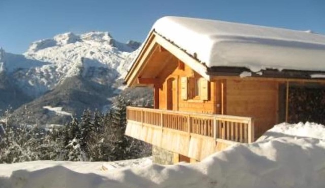 Sublime 3-star Savoyard chalet "Le grenier de Chalmont"