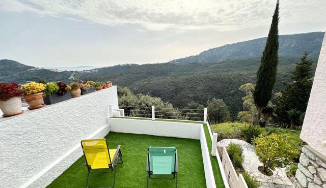 Sublime studio with large terrace and pool