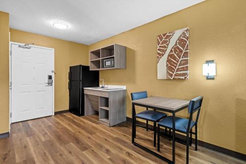 Suburban Studios Charlotte - Executive Park