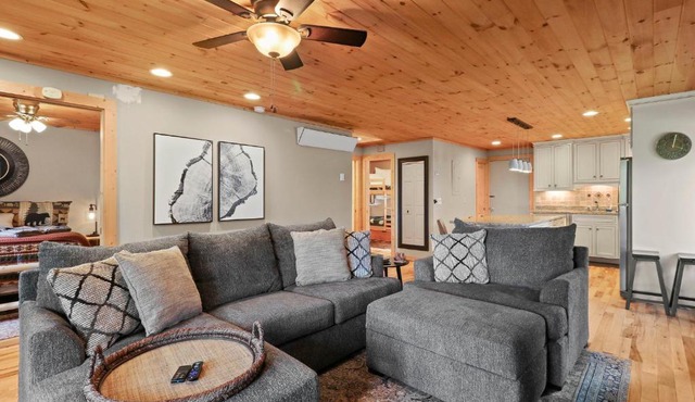 Sugar Mtn 2BR Condo Ground Level Sleeps 7