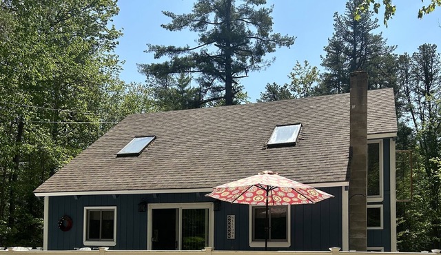 Sugar Shack at Ossipee Lake! Sleeps 8 comfortably! Short distance to the beach!
