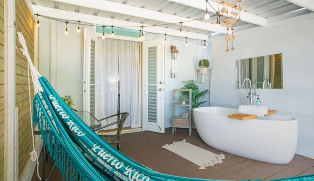 Suite 1 for couples with private balcony with tub