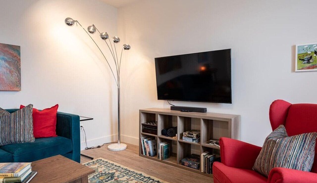 Suite 202 - 470 Main
