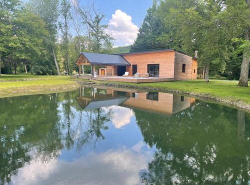 Suite climatisée de 120 m2 avec spa de nage, sauna et balnéo