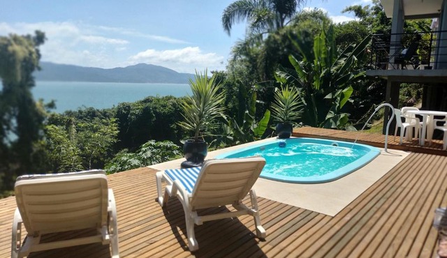 Suite com piscina e jacuzzi