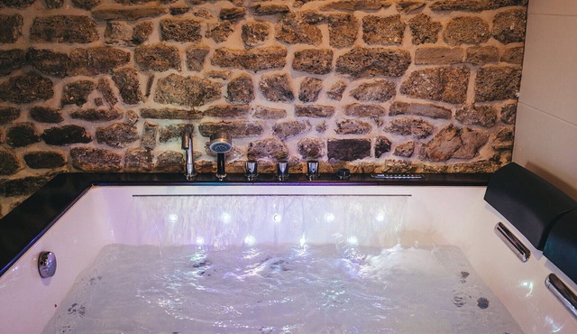 Suite de l'Etoile with private jacuzzi and Sauna in Normandy
