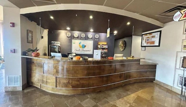 Suite Dreams Hotel