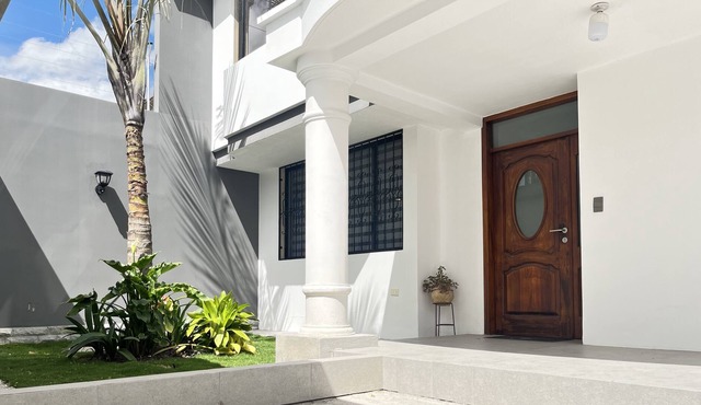 Suite Los Sauces, Tu Refugio de Elegancia y Comodidad