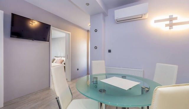 Suite& Pool (without kitchen)