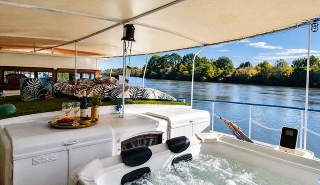 Suite-Private Bathroom-River view