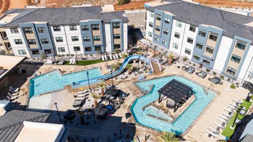 Suite Retreat with Pool Spa Gym and Tennis Court