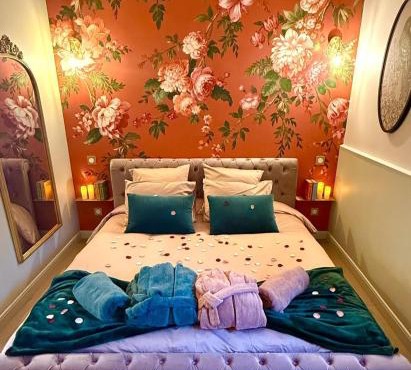 Suite romantique Bridgerton, double balnéo et lit King Size