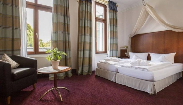 Suite, shower or bath, WC - Hotel am Schloss