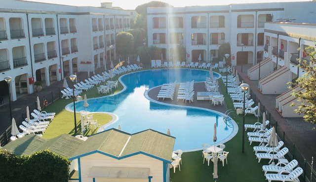 SUITE SUITABLE FOR FAMILIES, pool view, 500 M FROM THE SEA