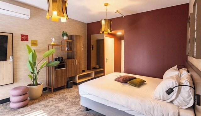 Suite (Superior double room on website) - to confirm