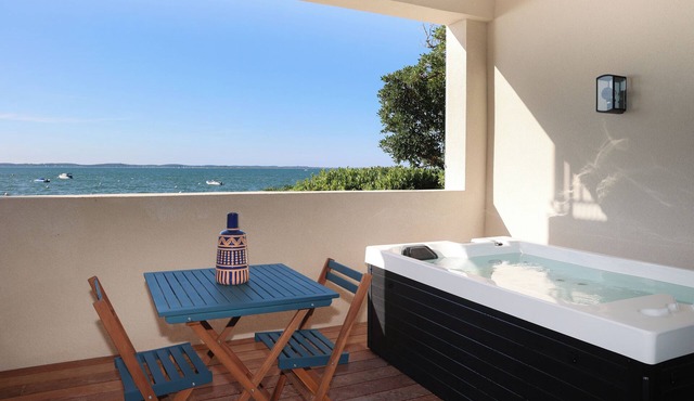 Suite Vue Mer Jacuzzi - Les Vagues Hôtel & Spa