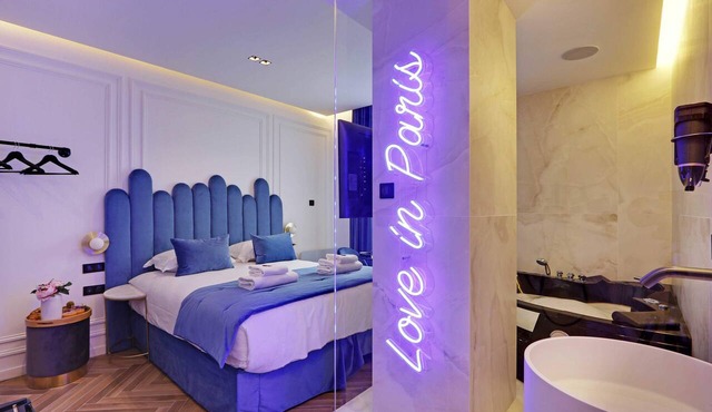 Suite with AC and jacuzzi Beaubourg Le Marais