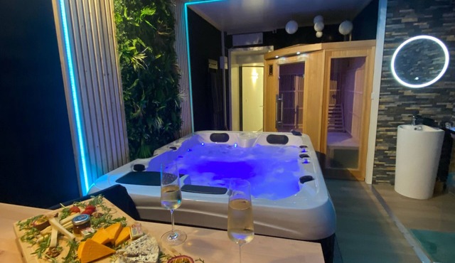 Suite with jacuzzi and sauna