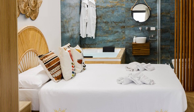 Suite with Private Jacuzzi in Catania short and long stays with full kitchen facilities