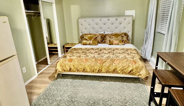 Suite with separate entrance, Ac and kitchenette