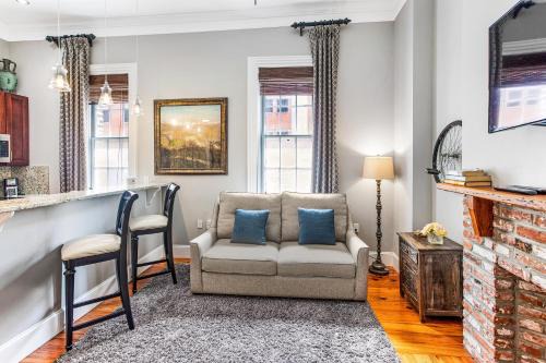 Suites at Bay 3A - William Sewell Jr. Suite by Lucky Savannah