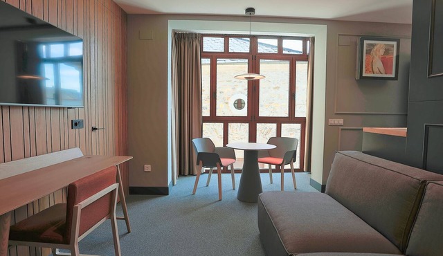 SUITES