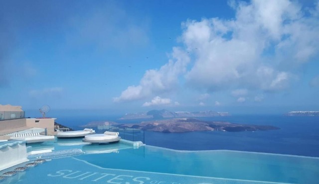 Suites of the Gods Cave Spa Hotel