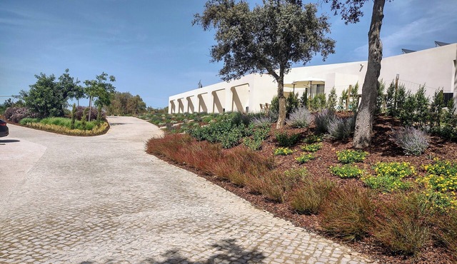 Suites Sunny Hill for a wonderful, carefree vacation in the Algarve