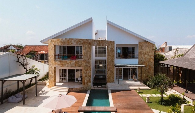 Sukawati Beachfront Luxury 4BDR Villa Private Pool Ocean View Equipped Kitchen