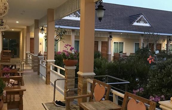 Suksopha Resort