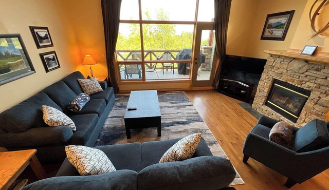 SullivanStone #19 - Golf - Ski - Hike - Chill - Private Hot Tub - Sleeps 12
