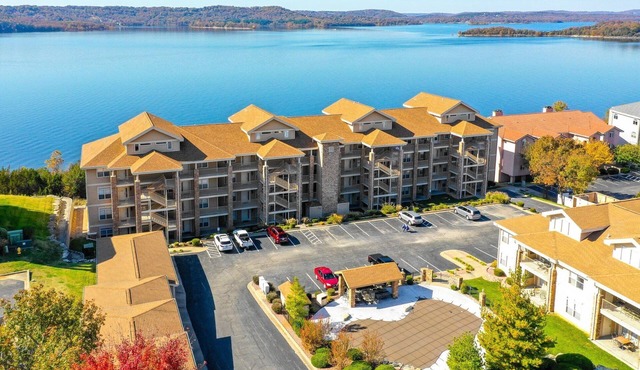 Summer Dates Open, Spectacular Lakefront Condo! 2 King Beds-2 New Baths, A View!