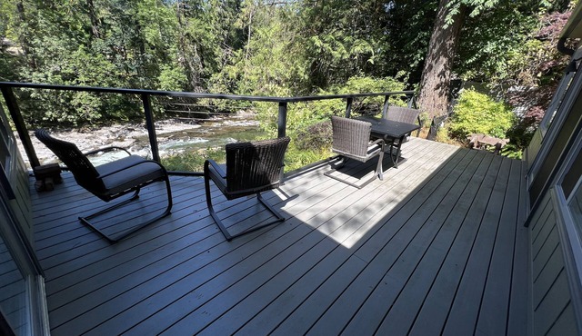 Summer Dreams Come True at The River House Retreat! 10 min to Battle Ground,