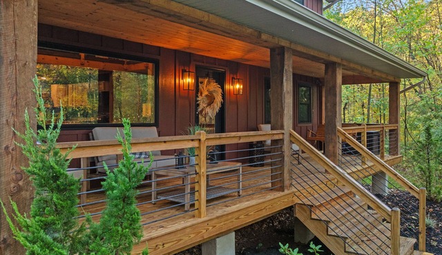 🍉SUMMER FUN🌷WOW it’s STUNNING🫎PREMIER HOST🌟5 STAR Cabin🪵Close to TOWN🌙Hot Tub