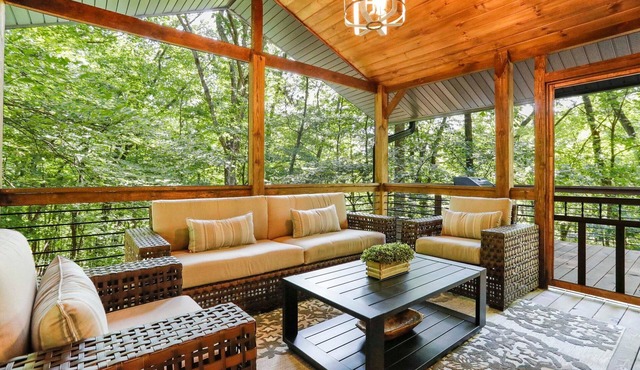 🍉SUMMER FUN🩴WOW🌟PREMIER HOST😎Double Screened Porches🌳4 BED 4 BATH🫧HotTub