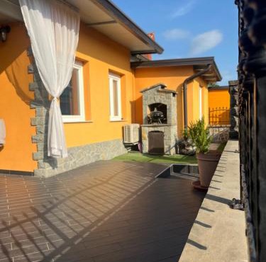 Summer house with terrace and free private parking
