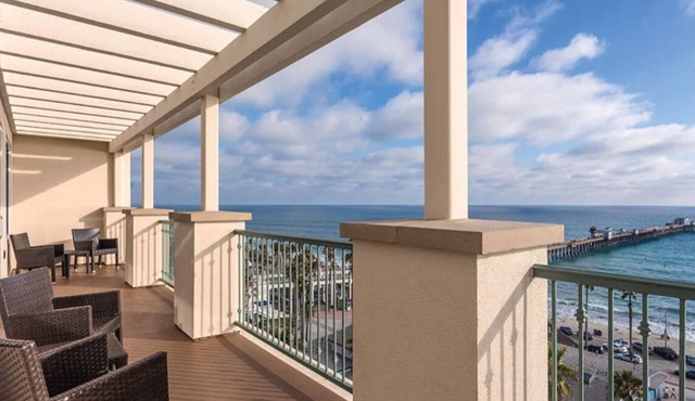 Summer in Oceanside - Aug. 24-30 - 2Bed/2Bath Deluxe Room next to the Beach!