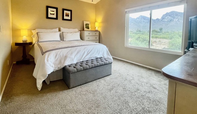 Summer Rain: 3 bed + 3 bath House 5 star view in Oro Valley