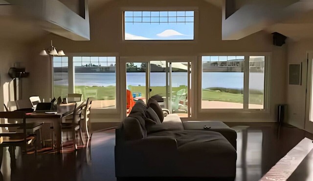 Summer Ready: Private 4BR Lakefront Cottage in Barry's Bay