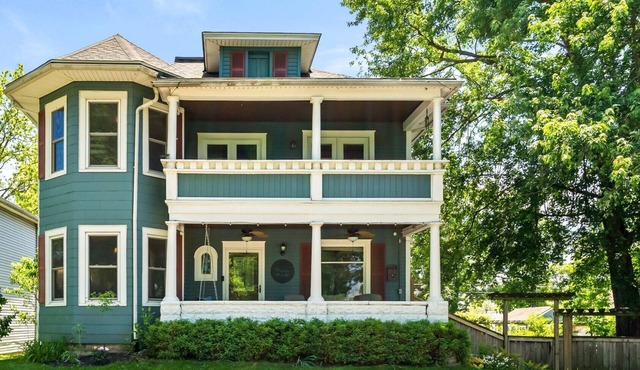 Summer Weekends Open! Sleep 21 in 7BR Lake Retreat, 2-Night Min, Walk to Village