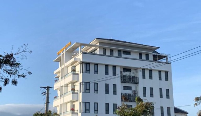 Summering Hotel
