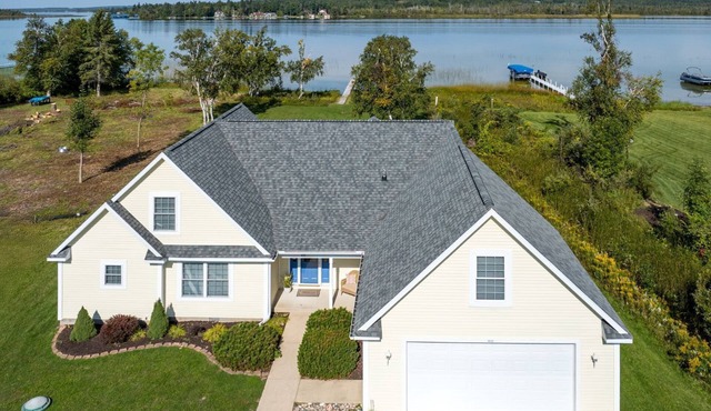 Summerside Cape on Crooked Lake-Waterfront-Sunsets-Sleeps 12 -Private Dock