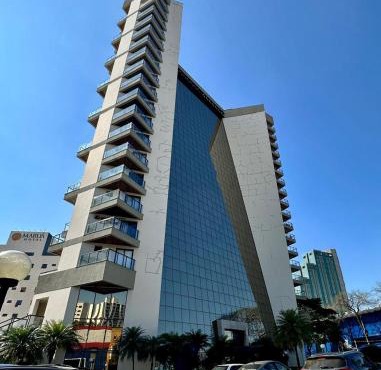 Summit Flat, ótima localização, limpeza diária, academia e piscina
