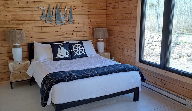 Summit Lodge - Lochaber Lake Lodges, Lakefront log cabin with year-round hot tub. Family friendly an.