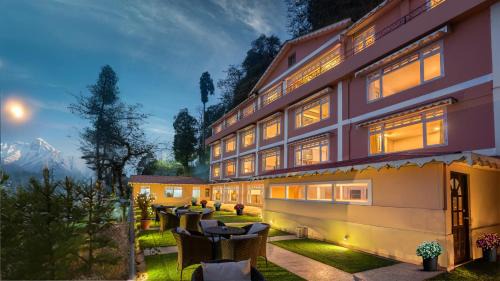 Summit Oakden Resort & Spa Mall Road