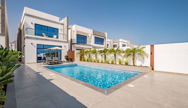 Sumptuous 5BR with Assist Rm in Al Dana Island, Sharm, Fujairah by Deluxe Holiday Homes
