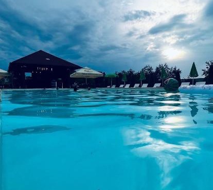 SUN GARDEN AND POOL