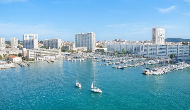 Sun-Kissed Sailing Adventure in Puerto de Toulon
