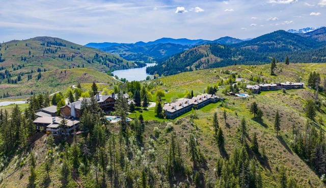 Sun Mountain Lodge