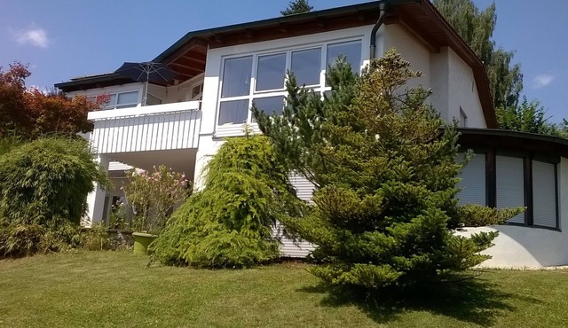 Sun oasis on a hillside between Munich, Tegernsee, Chiemsee, Exhibition Munich